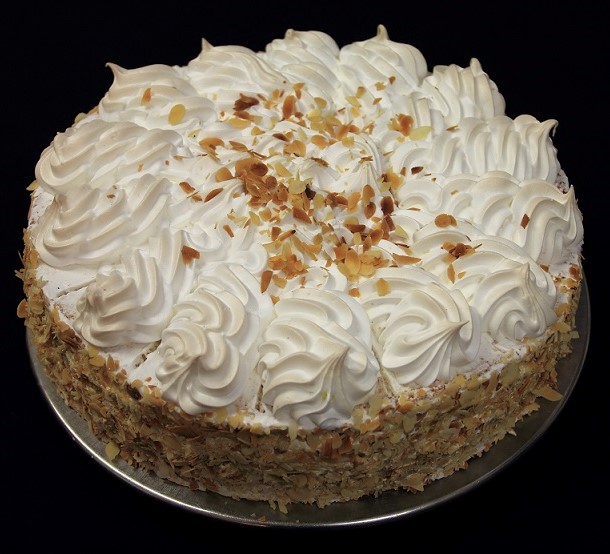 Buchweizen Preiselbeer-Sahne Torte